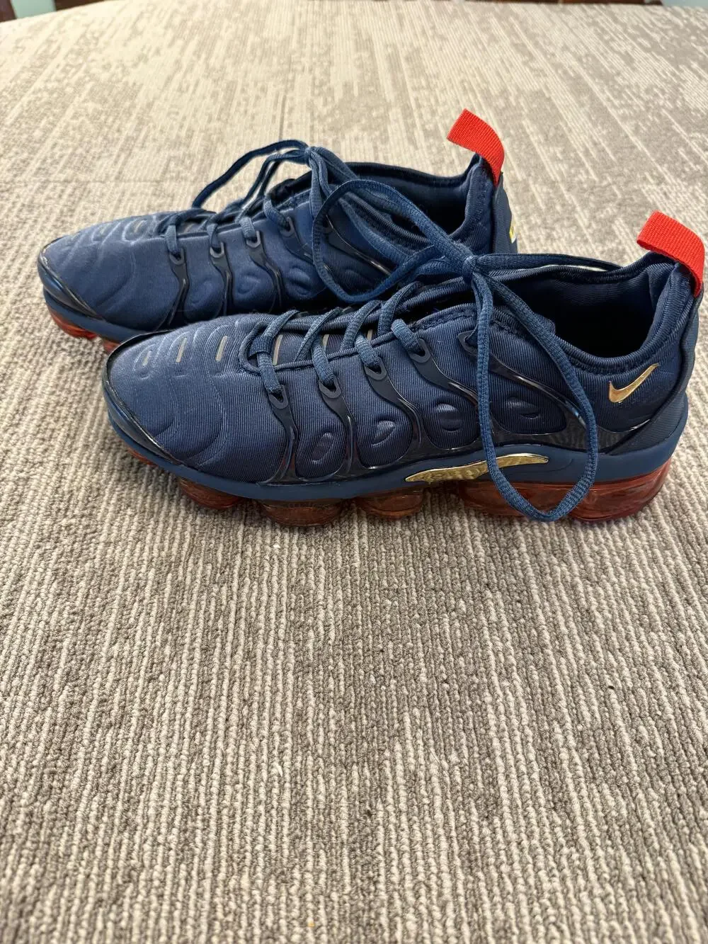 Nike Air Vapormax Plus Shoes Mens Size 8.5 Navy Red Gold Running Sneakers Gym